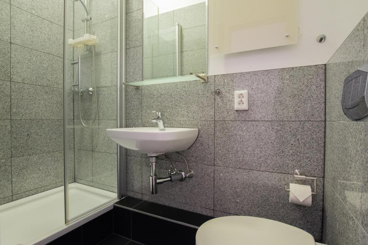 Raj Living - 1 Or 3 Room Apartments - 20 Min Messe Dus And Old Town Dus دوسلدورف المظهر الخارجي الصورة