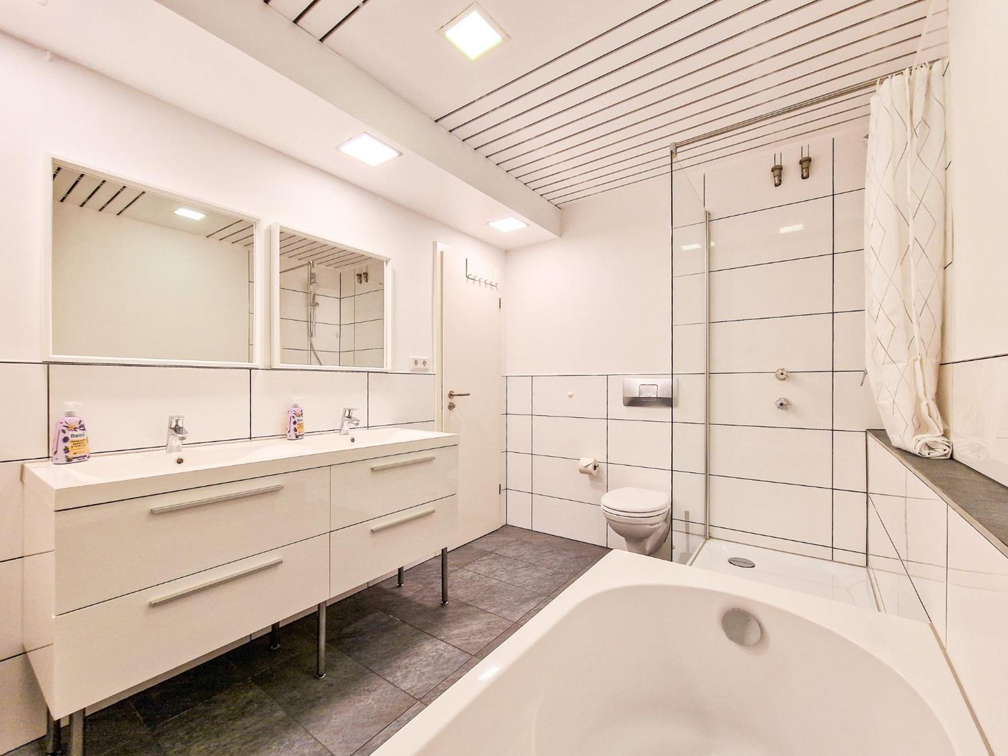 Raj Living - 1 Or 3 Room Apartments - 20 Min Messe Dus And Old Town Dus دوسلدورف المظهر الخارجي الصورة