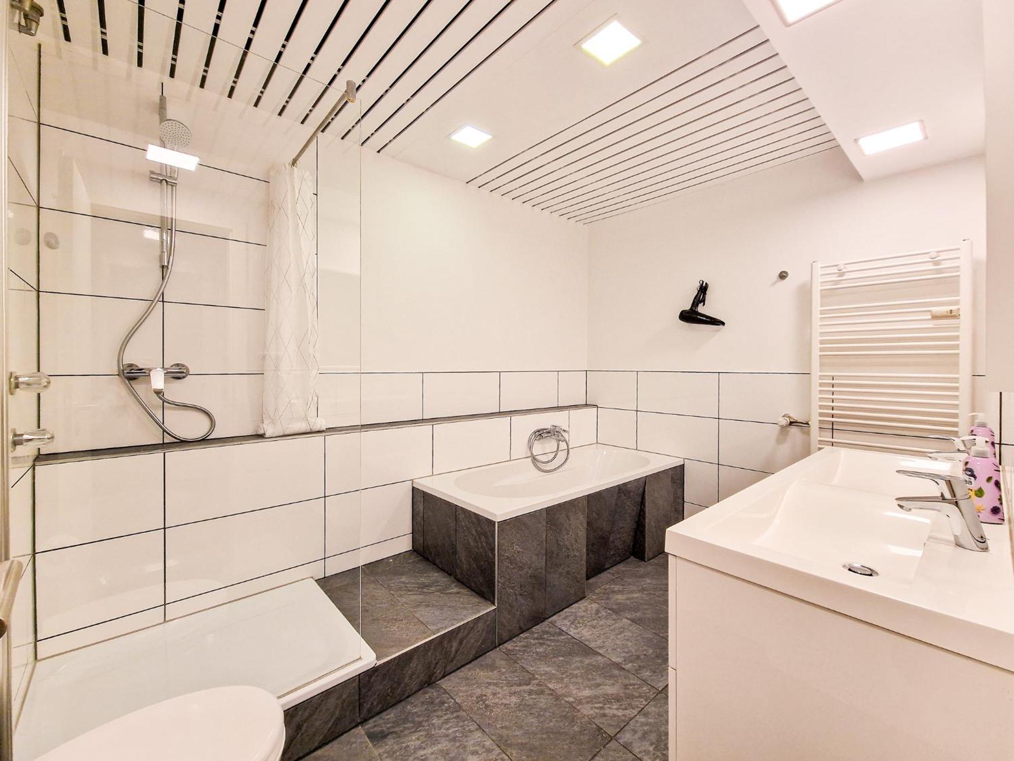 Raj Living - 1 Or 3 Room Apartments - 20 Min Messe Dus And Old Town Dus دوسلدورف المظهر الخارجي الصورة